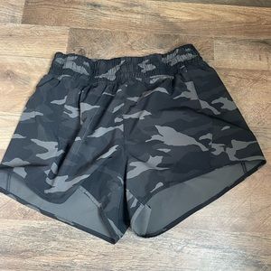 Size small black camoflauge shorts